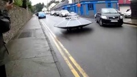 La policía irlandesa persigue y atrapa un 'platillo volador'