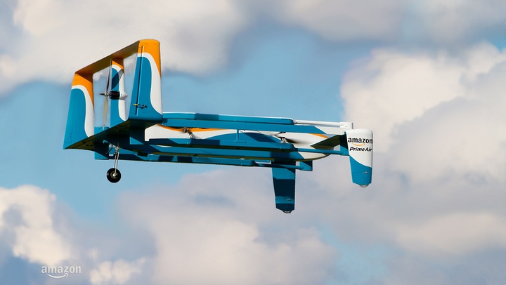 Los drones de Amazon podrían entregarte tus paquetes en paracaídas